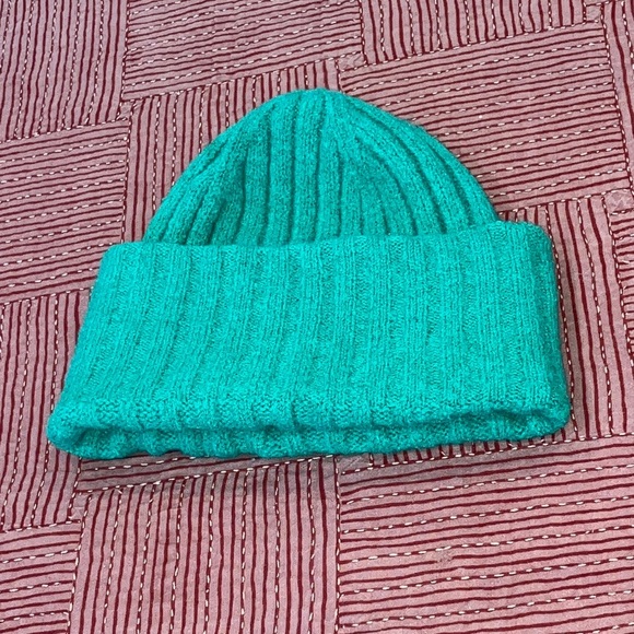 Anthropologie (Maeve) Green Knit hat - Uber soft - Picture 2 of 16